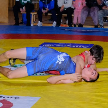 Pushti kiygan qiz ozini erkalaydi Impotent odamni erkalash